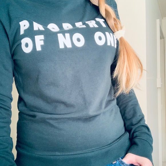 🎄HP🎄 “Property of no one” Size XSmall Sweatshirt - Picture 2 of 3
